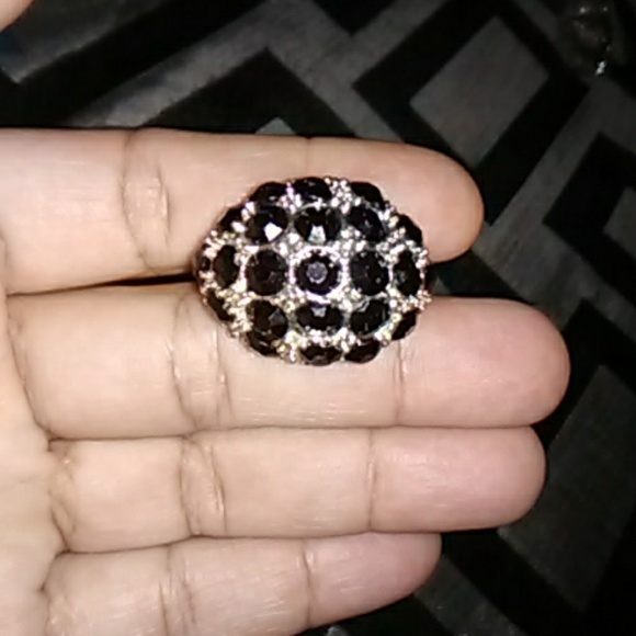 Jewelry - Black stone clustered ring size 7